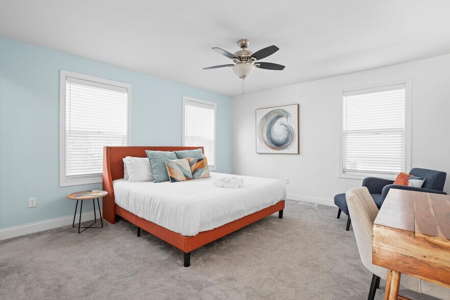 Building Photo - 325 Sanders St