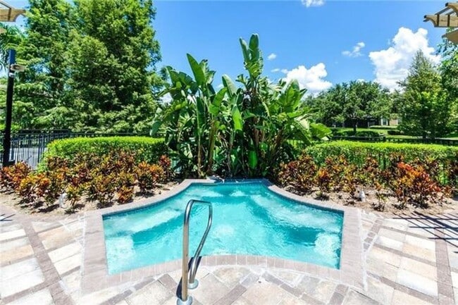 Building Photo - Great townhouse -  available now!