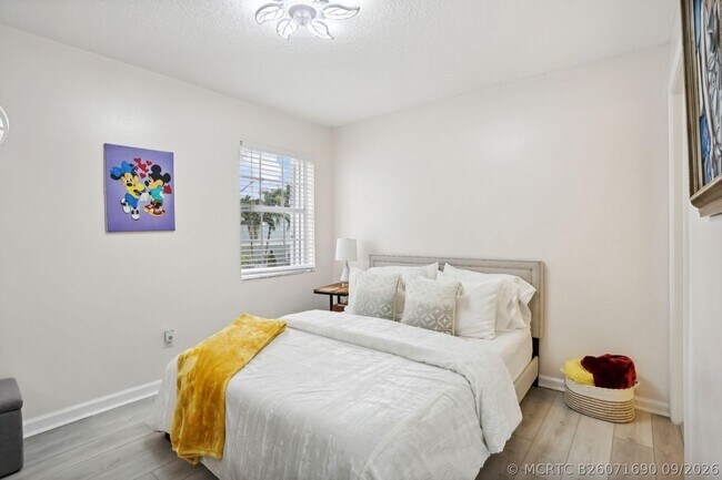 Building Photo - 368 Waterside Dr