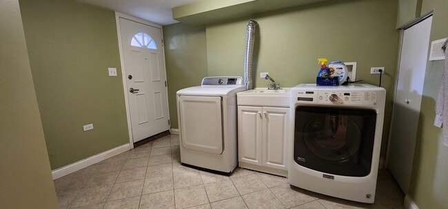 Building Photo - 1831 S Cumberland Ave