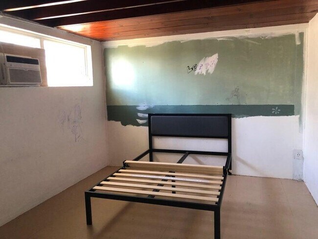 Building Photo - 434 NE 33rd St