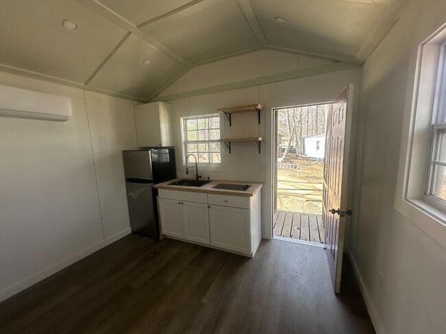 Building Photo - 2015 Union School Rd SW