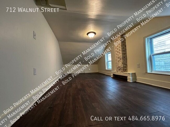 Building Photo - 712 Walnut St