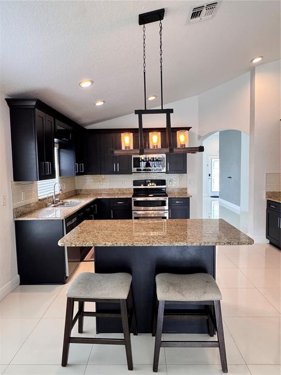 Building Photo - 2823 Maguire Dr