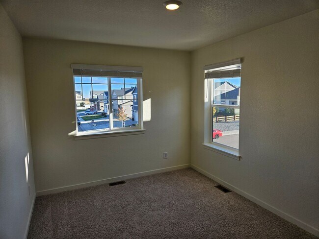 Building Photo - 3 bed 3 bath home in Bennett.