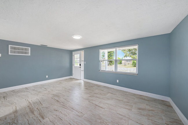 Building Photo - 4744 Guardian Ave