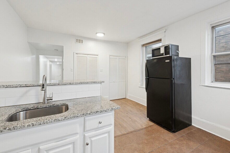 Building Photo - 6020 Catharine St