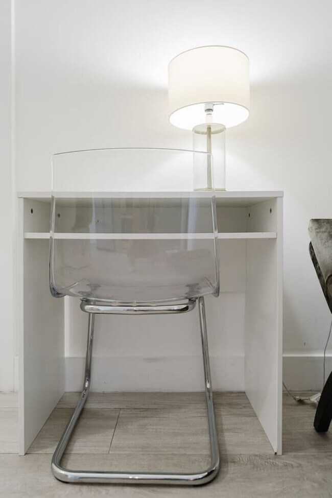 Building Photo - 101 NE 34th St