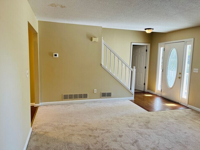 Building Photo - Charming 3 bed, 2 full bath home in Villa Rica!