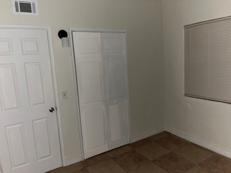 Room 2 - 2103 Golfview Ct