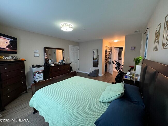 Building Photo - 402 Wedgewood Cir