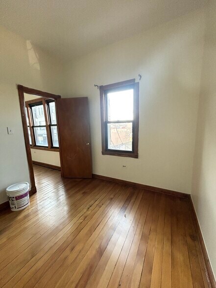 Building Photo - 2827 N Milwaukee Ave