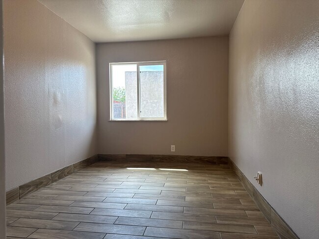 Building Photo - N Hamilton Ave