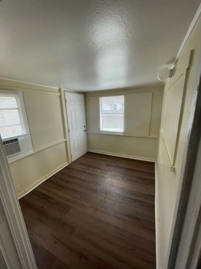 Building Photo - 2745 9th St E