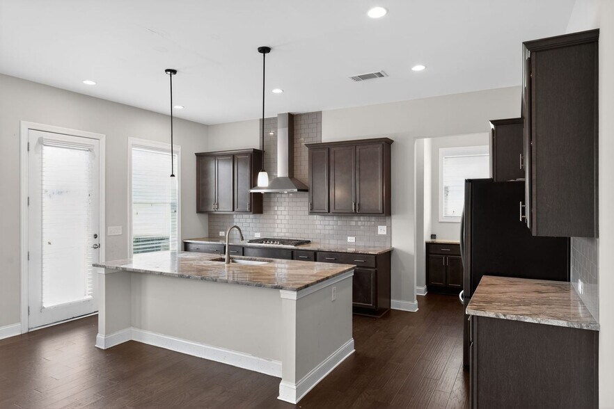 Building Photo - 3745 Crestland Ln