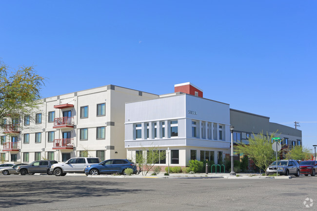 Primary Photo - 7th Avenue Commons