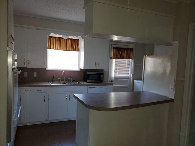 Building Photo - 2514 Belmont Blvd