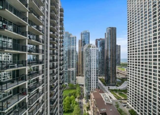 Building Photo - Highly desirable 1b apartment in Lakeshore East
