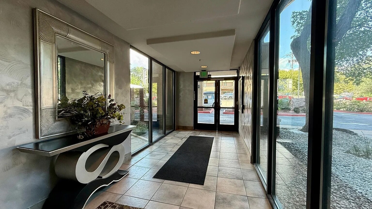 Building Photo - 417 E Kiowa