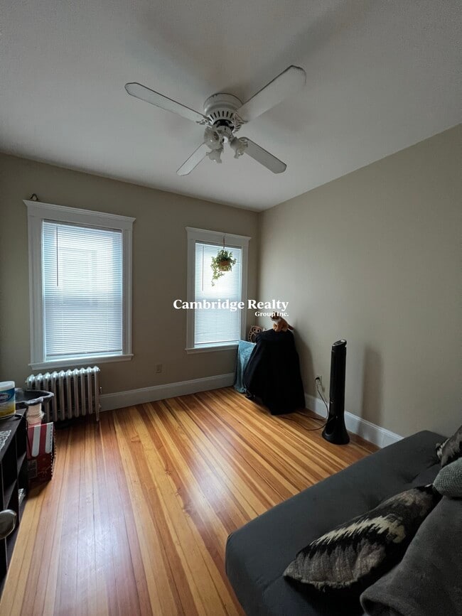 Building Photo - 204 Fellsway W