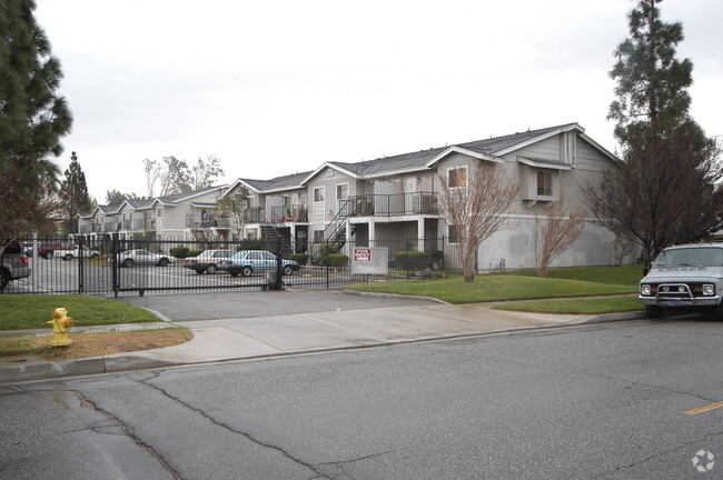 Building Photo - Cypress Apartments