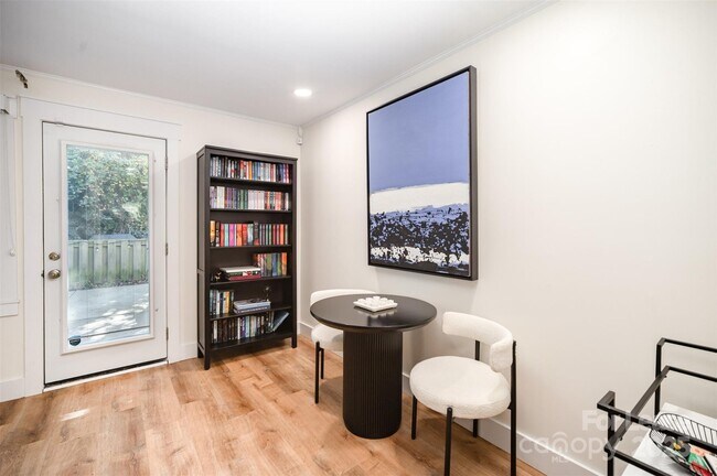 Building Photo - 4611 Hedgemore Dr