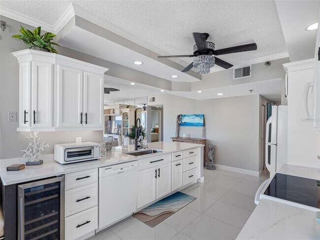 Building Photo - 7979 Sailboat Key Blvd S