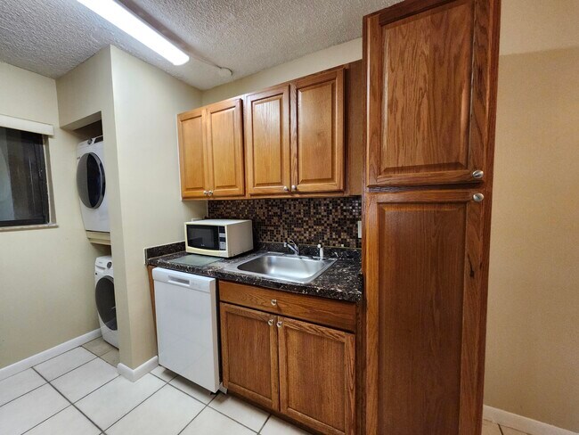 Building Photo - 545 Trace Cir