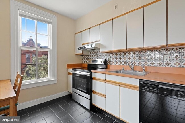 Building Photo - 1435 Bolton St