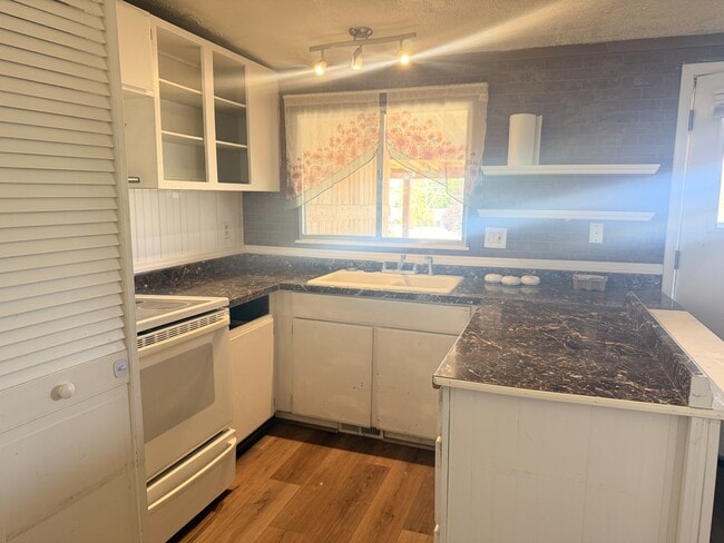 Building Photo - 589 Oquirrh Ave