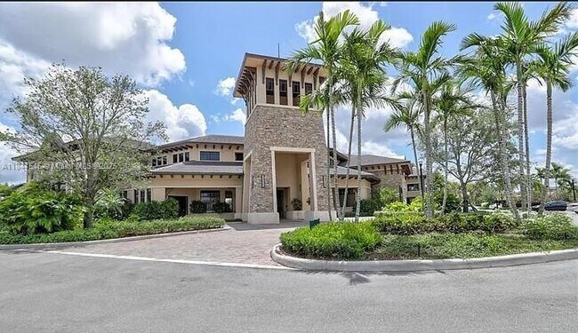 Building Photo - 8855 Watercrest Cir W