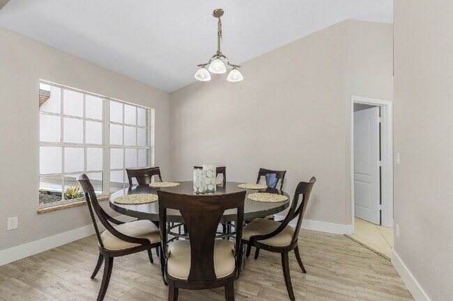 Building Photo - 2211 Surfside Blvd