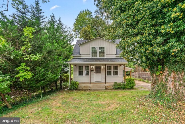 Building Photo - 715 Anderson Ave