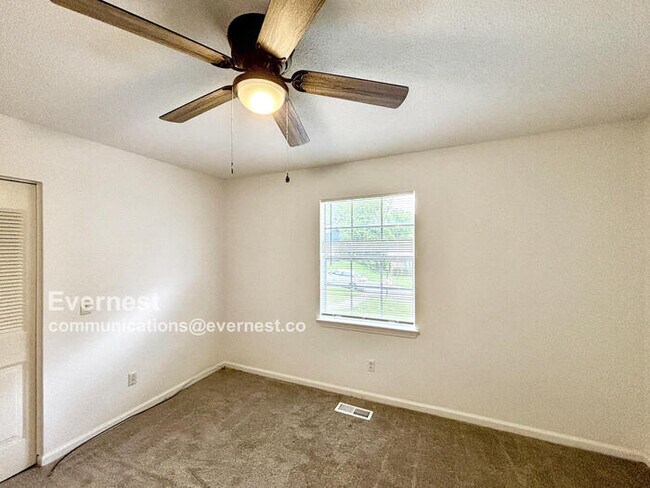 Building Photo - 922 Wesley Dr