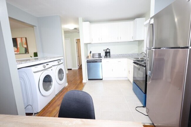 Building Photo - Move-in Ready Condo for Rent!