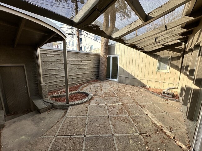 Building Photo - AVAILABLE JULY! Student Housing near DU Campus!