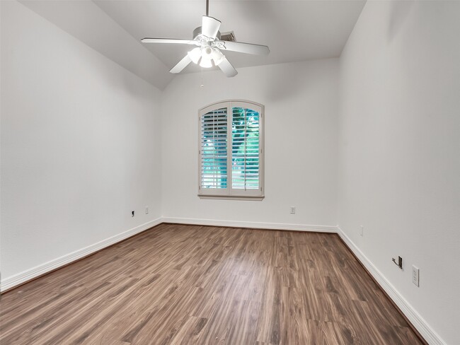 Building Photo - 1211 Sterling Ct
