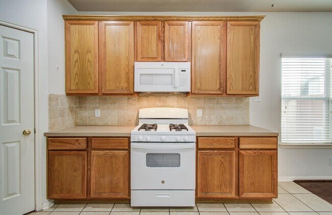 Building Photo - 14543 Bergenia Dr