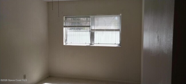 Building Photo - 221 Columbia Dr