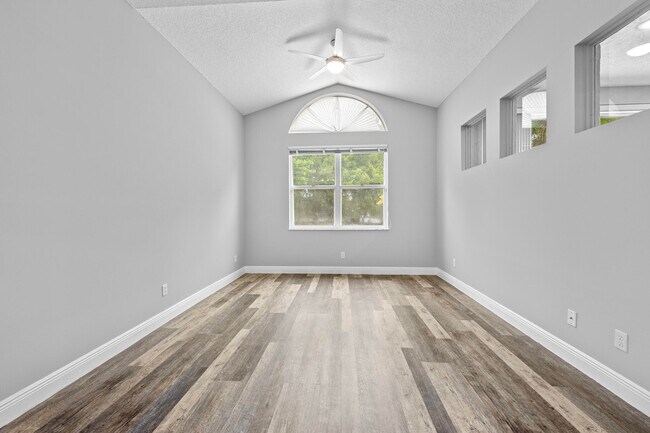 Building Photo - 3033 SE Brierwood Pl