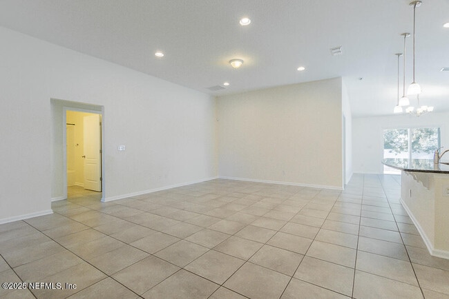 Building Photo - 95241 Tanglewood Dr