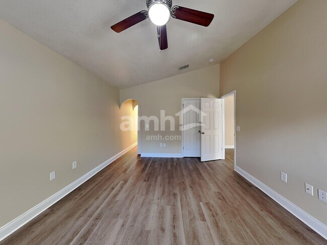 Building Photo - 574 Wekiva Bluff St