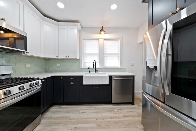 Building Photo - 616 Circle Ave