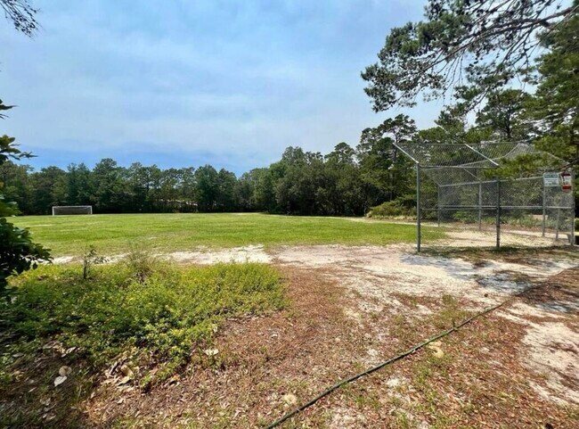 Building Photo - 129 Raintree Blvd