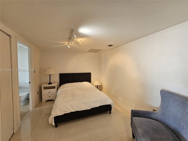 Building Photo - 495 Brickell Ave