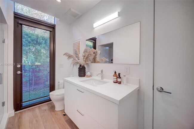 Building Photo - 8660 Arboretum Ln