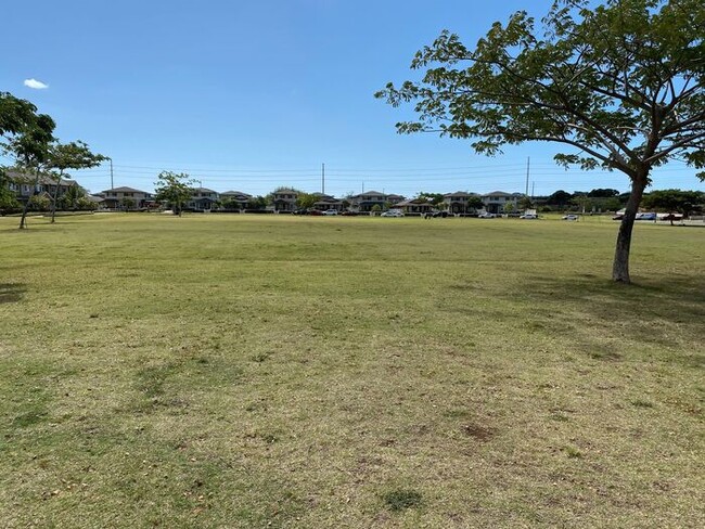 Building Photo - Three Bedroom Townhome in Kapolei!