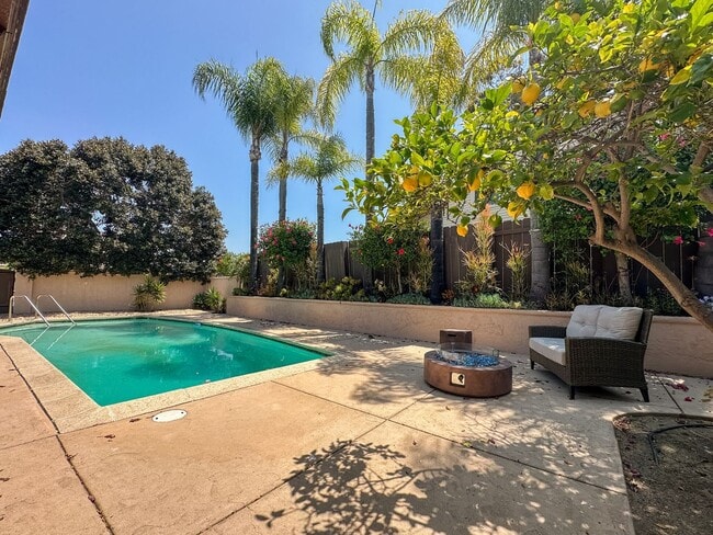Building Photo - Stylish 4 Bedroom, 2 Bath Single-Story wit...
