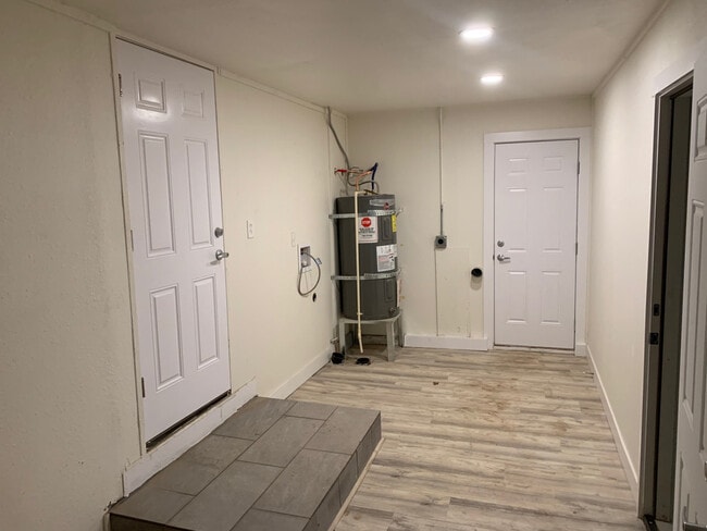 Building Photo - 15722 SE Oatfield Rd