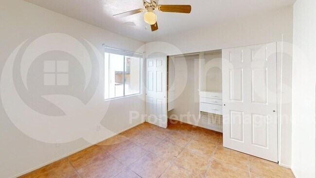 Building Photo - 812 S Langley Ave